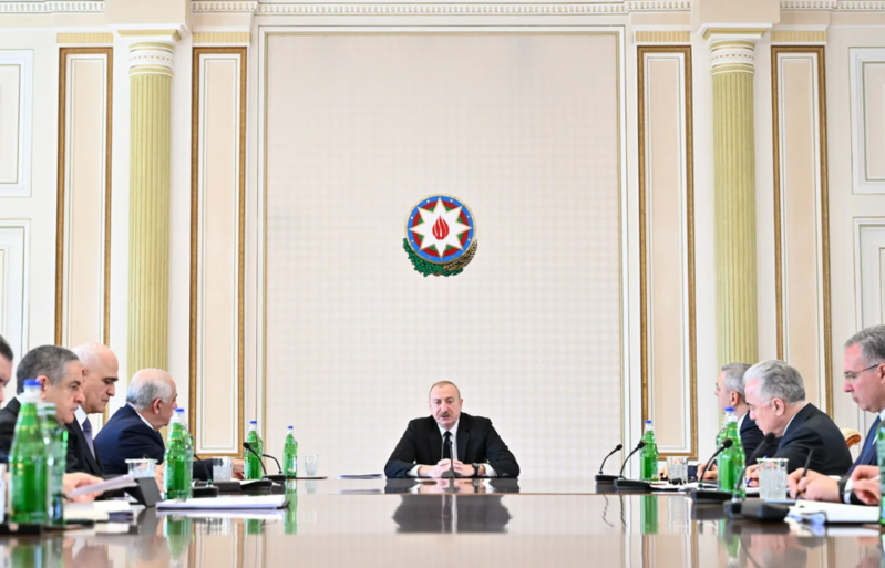 İlham Əliyev müşavirə keçirdi - FOTO
