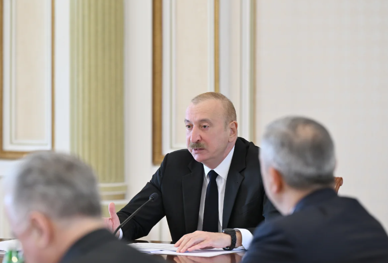 İlham Əliyev müşavirə keçirdi - FOTO