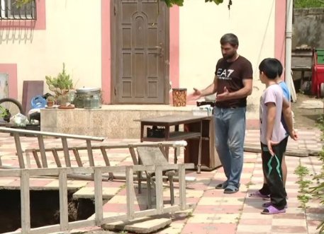 Bakıda evin bir hissəsi çökdü - Fotolar