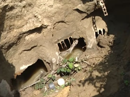 Bakıda evin bir hissəsi çökdü - Fotolar