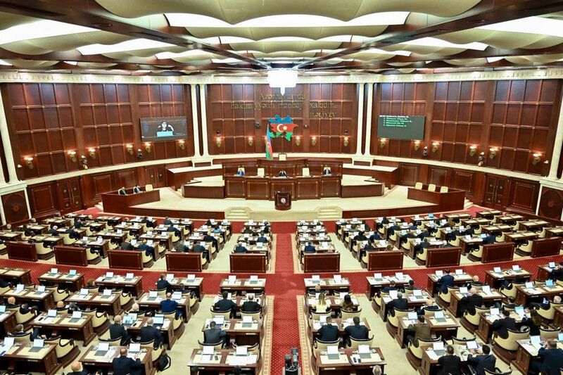 Milli Məclisin növbədənkənar sessiyasının ilk iclası başlayıb