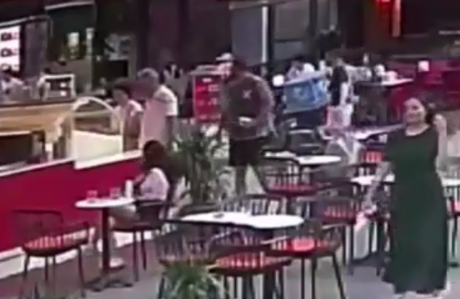 Polisdən qaçan şübhəli vətəndaşın müdaxiləsi ilə saxlanıldı - VİDEO