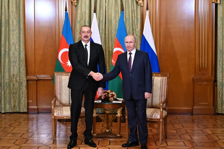 İlham Əliyev Vladimir Putini təbrik etdi