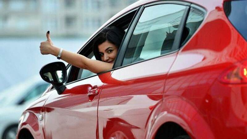 Bayraq meydanında avtoşluq edən xanım sürücü cəzalandırıldı