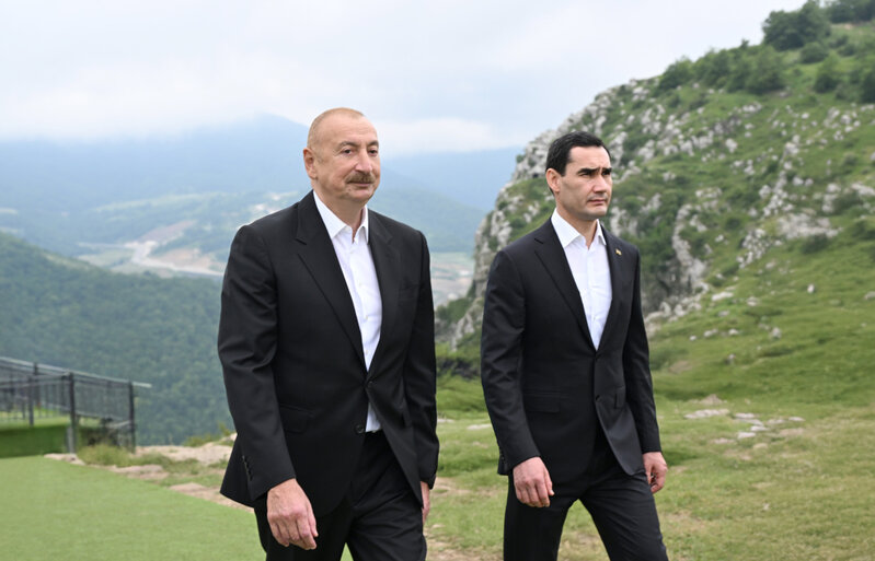 Türkmənistan Prezidentinə Qarabağ atı hədiyyə edilib