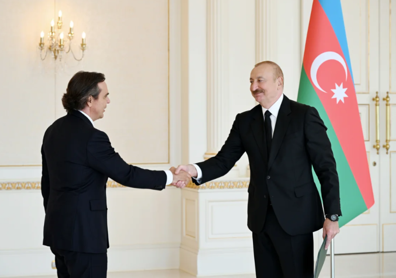 İlham Əliyev Braziliyanın ölkəmizə yeni təyin olunmuş səfirinin etimadnaməsini qəbul edib - FOTO