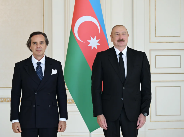 İlham Əliyev Braziliyanın ölkəmizə yeni təyin olunmuş səfirinin etimadnaməsini qəbul edib - FOTO