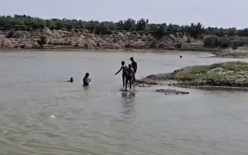 Batmaqda olan gənci belə xilas etdilər - Video