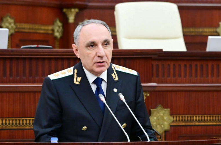 Baş prokurorun qəbuluna düşmək istəyənlərin NƏZƏRİNƏ
