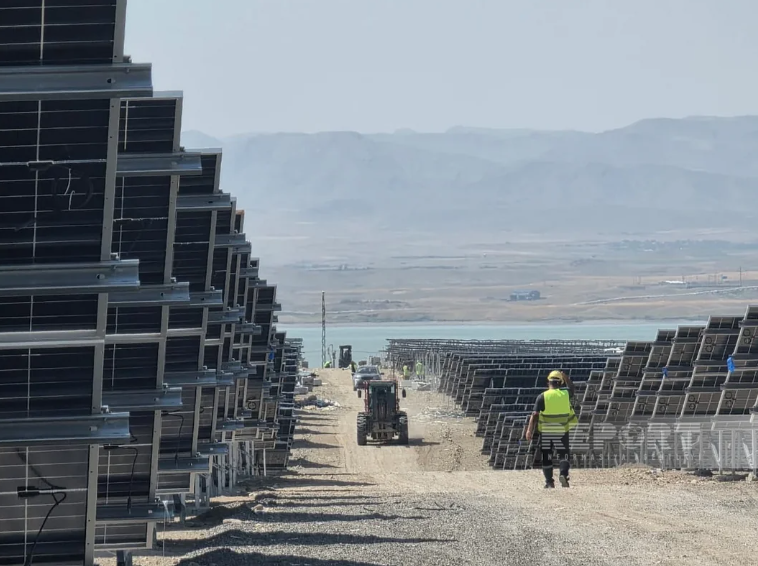 Naxçıvanda 40 minə yaxın ev yeni stansiyalardan işıq alacaq - FOTO
