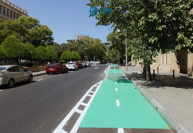 Bakıda daha bir küçədə mikromobillik zolağı təşkil edilib