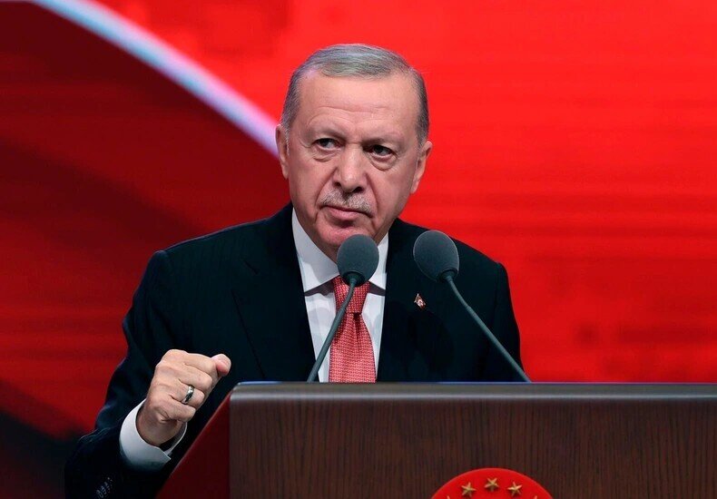 Ərdoğan Hörmüz boğazında gəmiçiliyin bərpa olunmasını tələb edir
