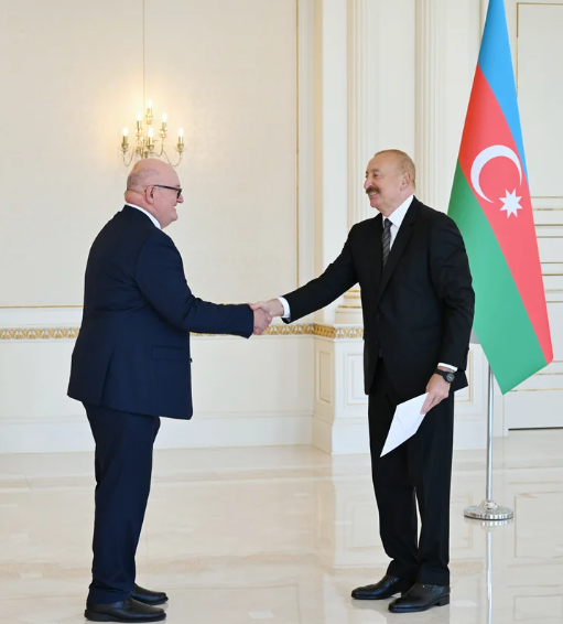 İlham Əliyev Böyük Britaniyanın Azərbaycana yeni təyin olunmuş səfirini qəbul edib - FOTO