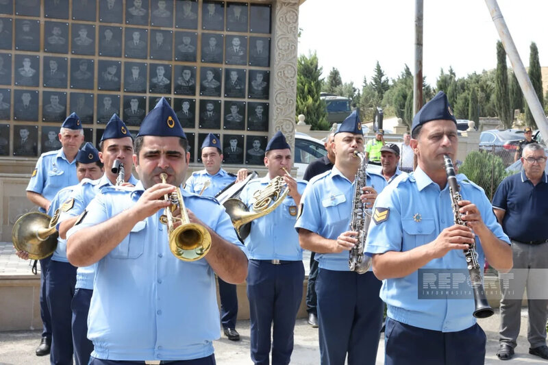 İtkin şəhidlər dəfn olunur - Fotolar - Yenilənir