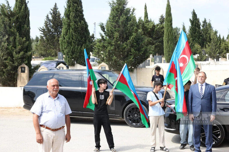 İtkin şəhidlər dəfn olunur - Fotolar - Yenilənir