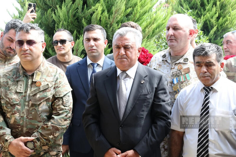 İtkin şəhidlər dəfn olunur - Fotolar - Yenilənir
