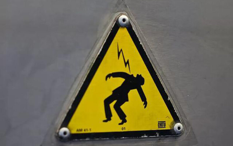 2 nəfəri iş başında elektrik cərəyanı vurub öldürdü