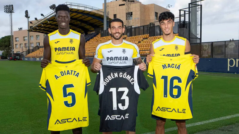 "Vilyarreal" 3 gənc futbolçusunu komandaya cəlb edib