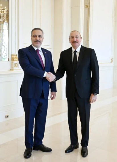 Prezident İlham Əliyev Türkiyənin xarici işlər nazirini qəbul edib