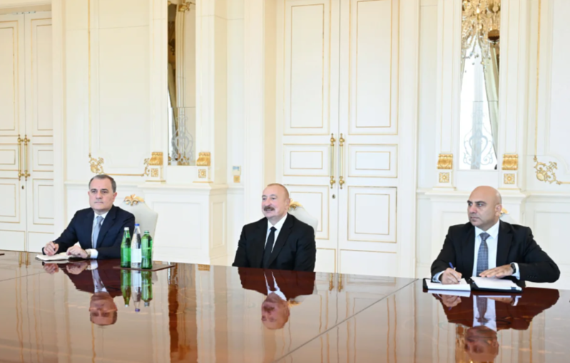Prezident İlham Əliyev Türkiyənin xarici işlər nazirini qəbul edib