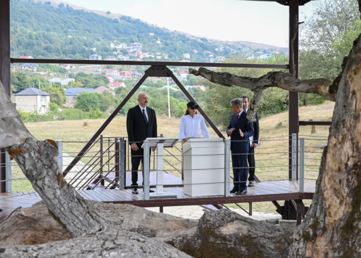 Prezident Şamaxıda Pir Ömər Sultan ziyarətgahında aparılan konservasiya işləri ilə tanış olub - FOTO