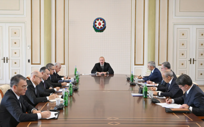 Prezident İlham Əliyev müşavirə keçirdi