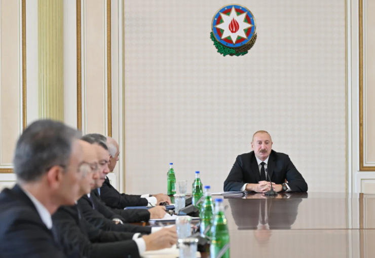 Prezident İlham Əliyev müşavirə keçirdi