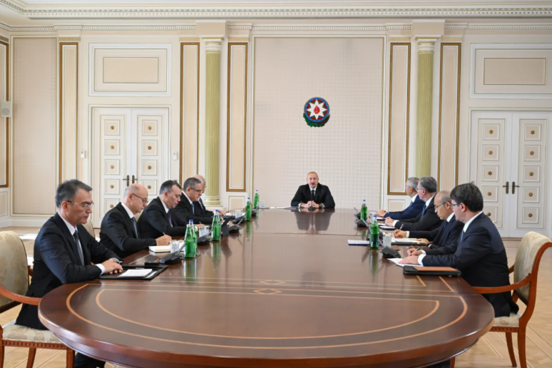 Prezident İlham Əliyev müşavirə keçirdi