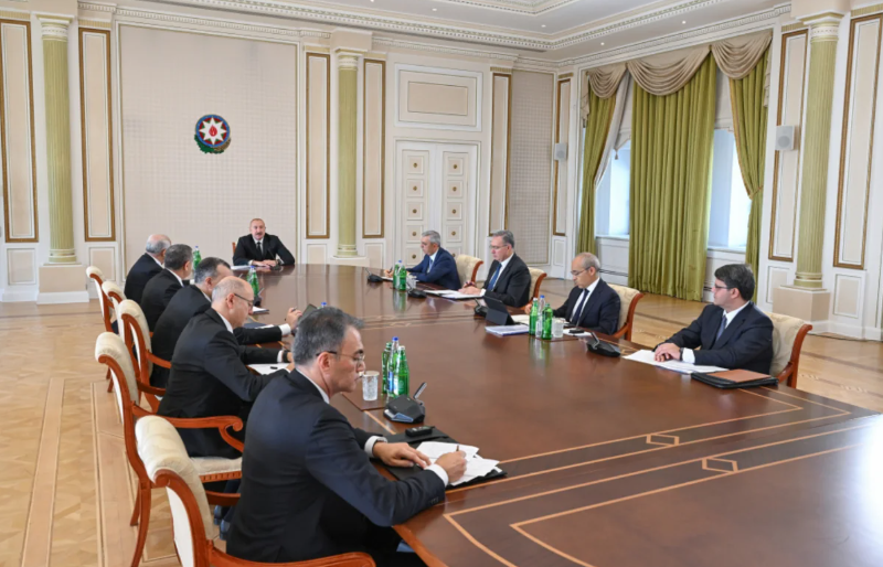Prezident İlham Əliyev müşavirə keçirdi