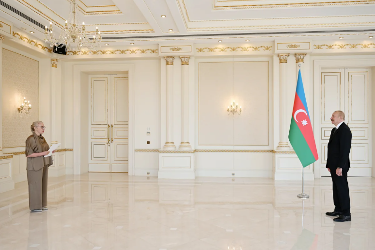 İlham Əliyev İsveçin Azərbaycana yeni təyin olunmuş səfirini qəbul edib - FOTO