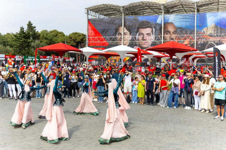 Bakıda "Formula-1" həyəcanı: Trekdən kənarda azarkeşləri nələr gözləyir? - FOTO