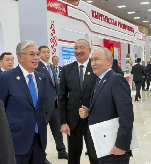 İlham Əliyev Türkmənbaşıda MDB-nin iştirakçı ölkələrinin milli stendləri ilə tanış olub - Foto