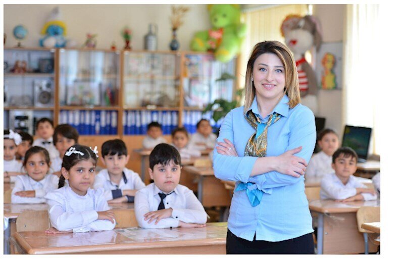 Məktəblilərin və müəllimlərin vahid formaya keçidi: Təhsildə bərabərlik, nizam-intizam və vahidlik ənənəsi
