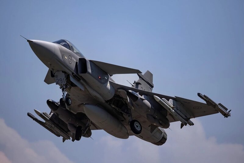 Braziliyada istehsal olunan ilk Gripen ilk dəfə havaya qalxdı