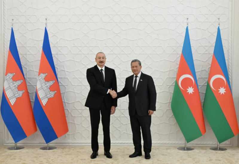 İlham Əliyev Kambocanın baş nazirini qarşılayıb - Foto