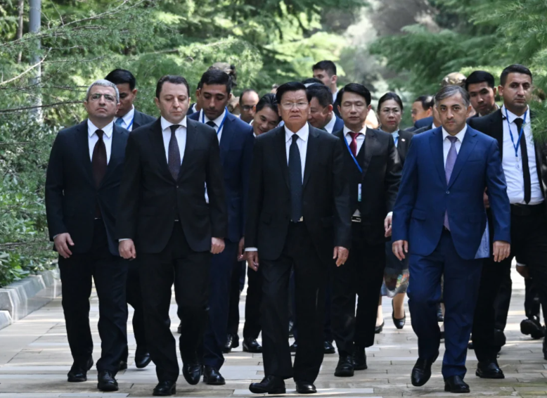 Laos prezidenti Fəxri xiyabanı və Zəfər parkını ziyarət edib - Foto