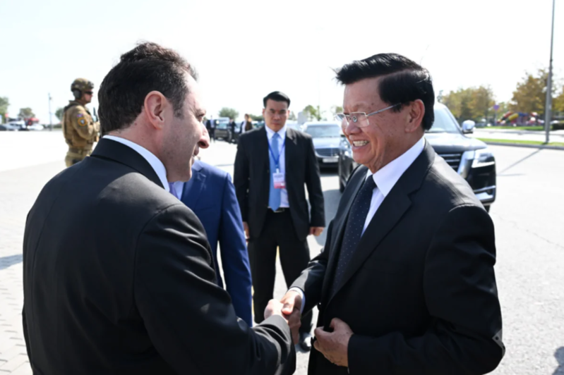 Laos prezidenti Fəxri xiyabanı və Zəfər parkını ziyarət edib - Foto