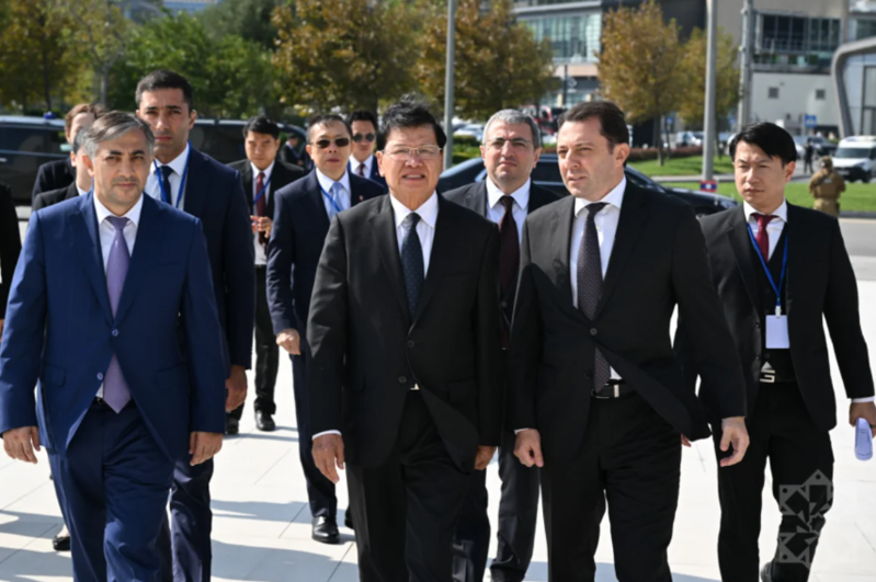 Laos prezidenti Fəxri xiyabanı və Zəfər parkını ziyarət edib - Foto