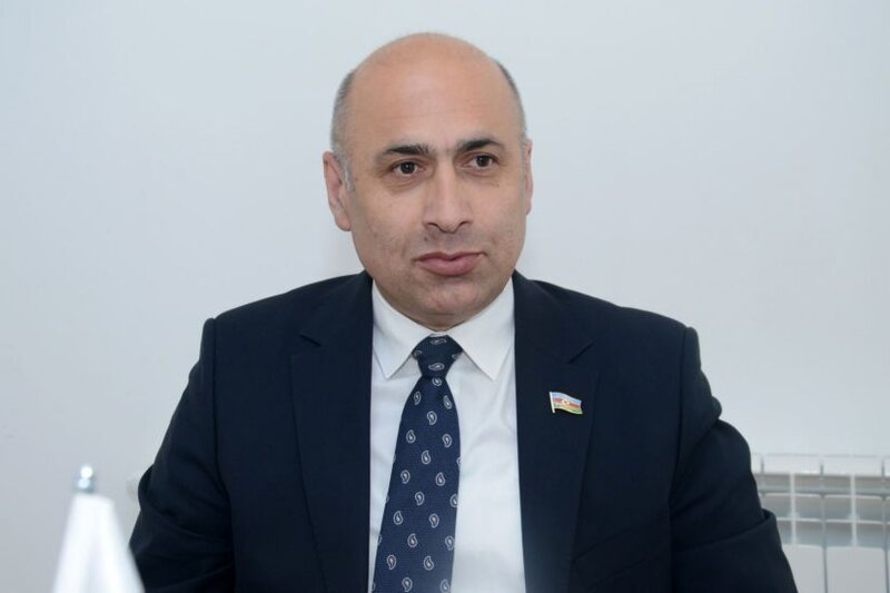 "Məktəb dini ibadət yeri deyil, təhsil müəssisəsidir" - Azər Badamov
