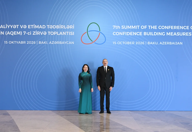 İlham Əliyev AQEM-in 7-ci Zirvə Toplantısında çıxış edib - Foto