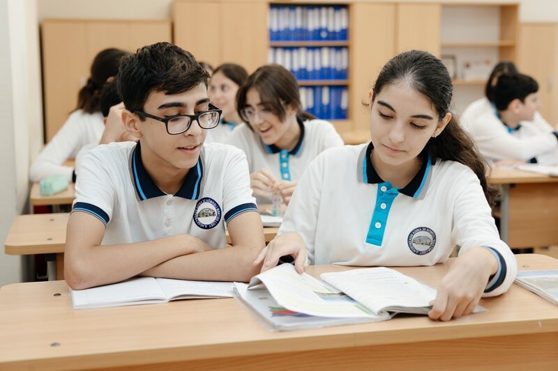 Məktəblərdə vahid geyim: Dünyəvilik və sosial bərabərlik məsələsi