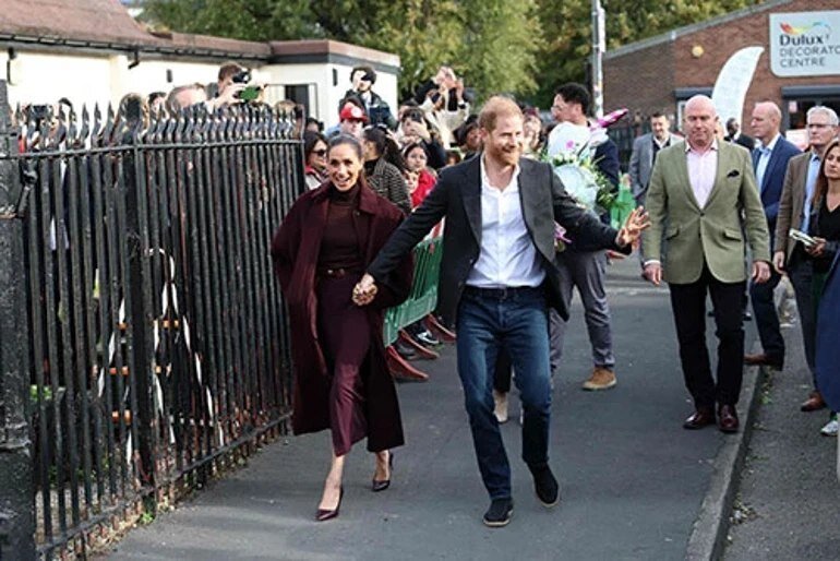 Britaniyaya qayıtdıqdan sonra ilk dəfə birlikdə ictimaiyyət qarşısına çıxdılar - FOTO