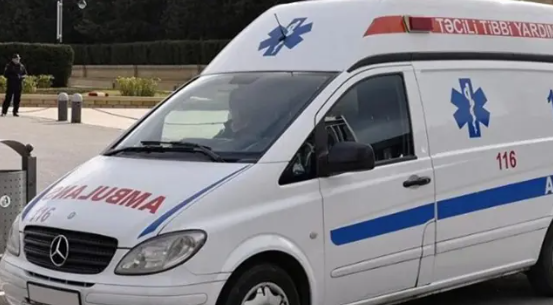 Bakıda təcili yardım maşını ağır qəza törətdi: Ölən var