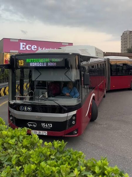 Səhər saatlarında 13 nömrəli avtobus problemi - "BakuBus" sorğumuza cavab vermədi