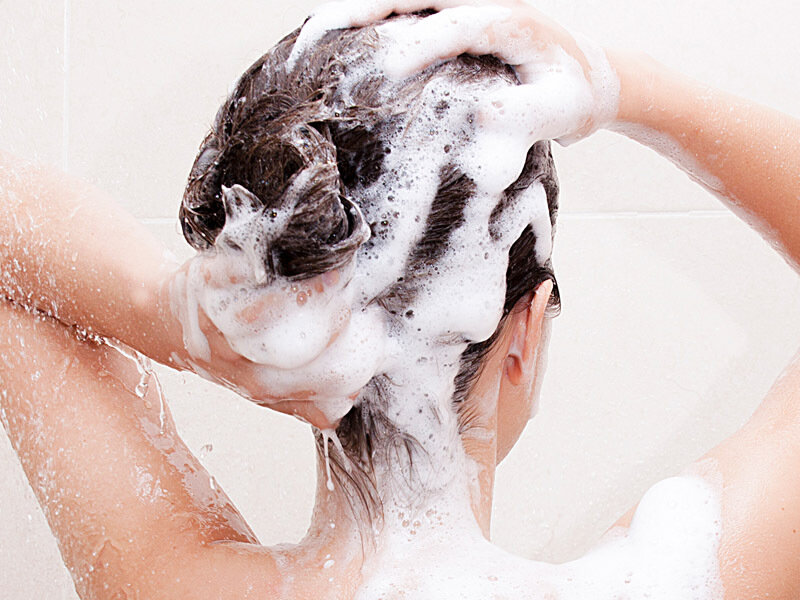 Saç şampunu seçərkən nələrə diqqət etməli? - DERMATOLOQDAN AÇIQLAMA