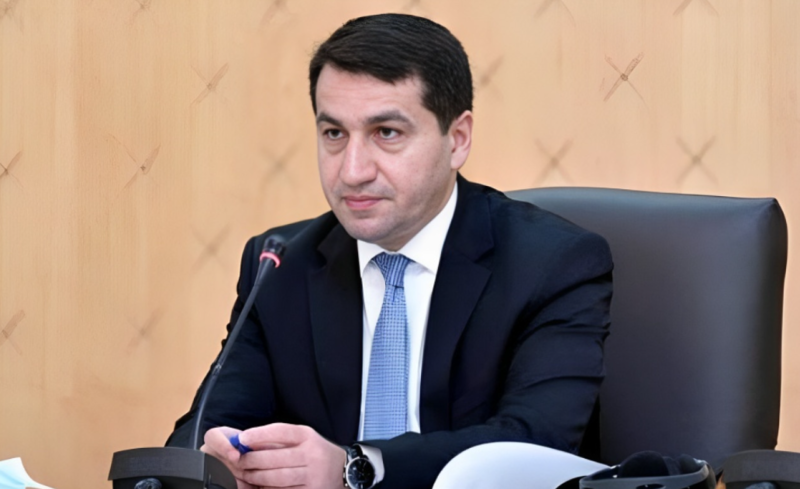 Hikmət Hacıyev: "Ermənistanda bəzi şəxslərin Azərbaycan xalqından üzr istəməsini gözləyirik"