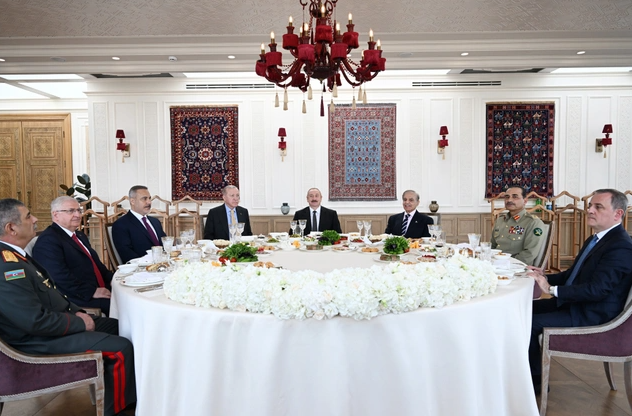 Azərbaycan, Türkiyə və Pakistan liderləri birgə nahar ediblər
