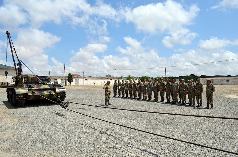 Azərbaycan Ordusunun zirehli tank xidməti rəisləri ilə toplantı keçirilib - FOTO