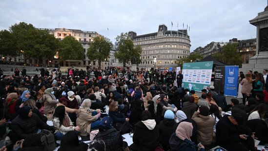 Məşhur meydanda kütləvi iftar verildi - FOTOLAR