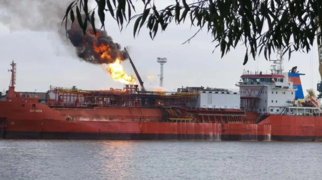 Qara dənizdə Türkiyə bayrağı altında üzən gəmi vuruldu